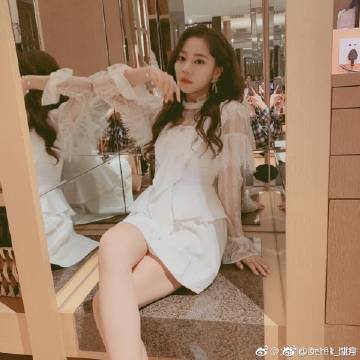闪艺记情成卷官方游戏下载